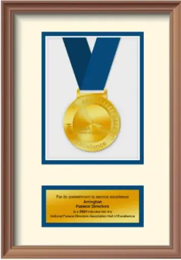 [BLD02110] NFDA Hall of Excellence Medallion Frame